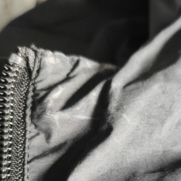 Uni Qlo windbreaker - Picture 6 of 6